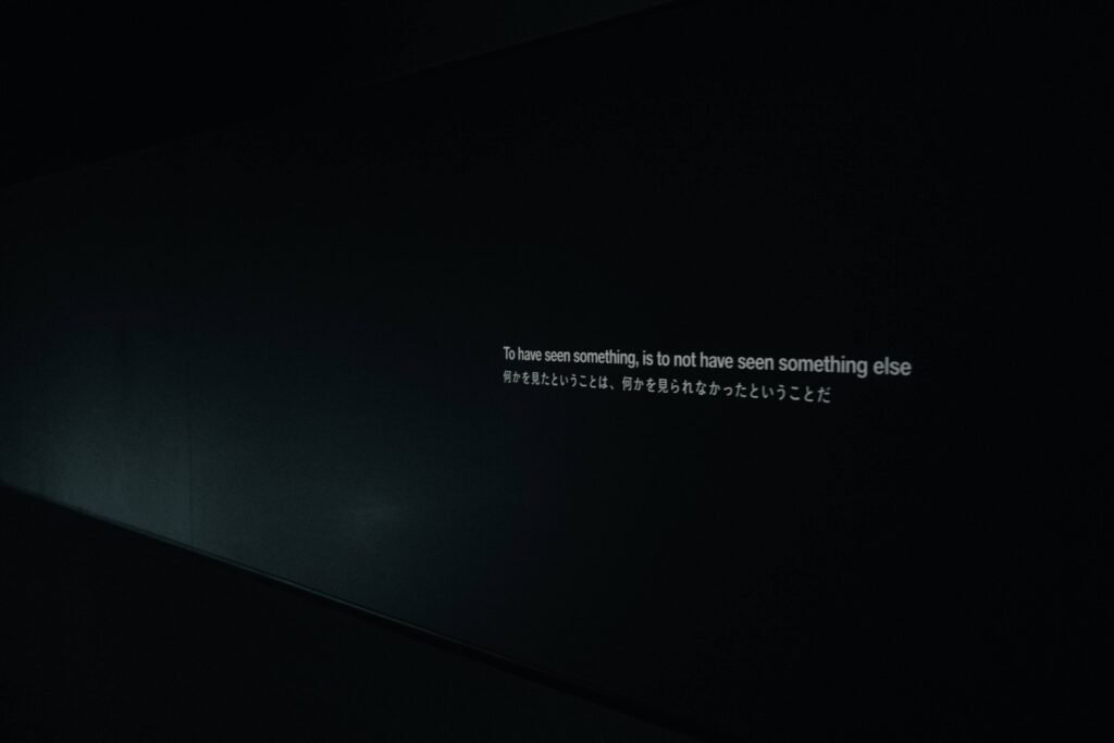 teamLab wants to create a physical, spatial art that expands infinitely, where people walk around with intention; a physical art that becomes one with the body, changes through the presence of people; where the artwork world is continuous with the body.
That - is the foundation of teamLab Borderless.